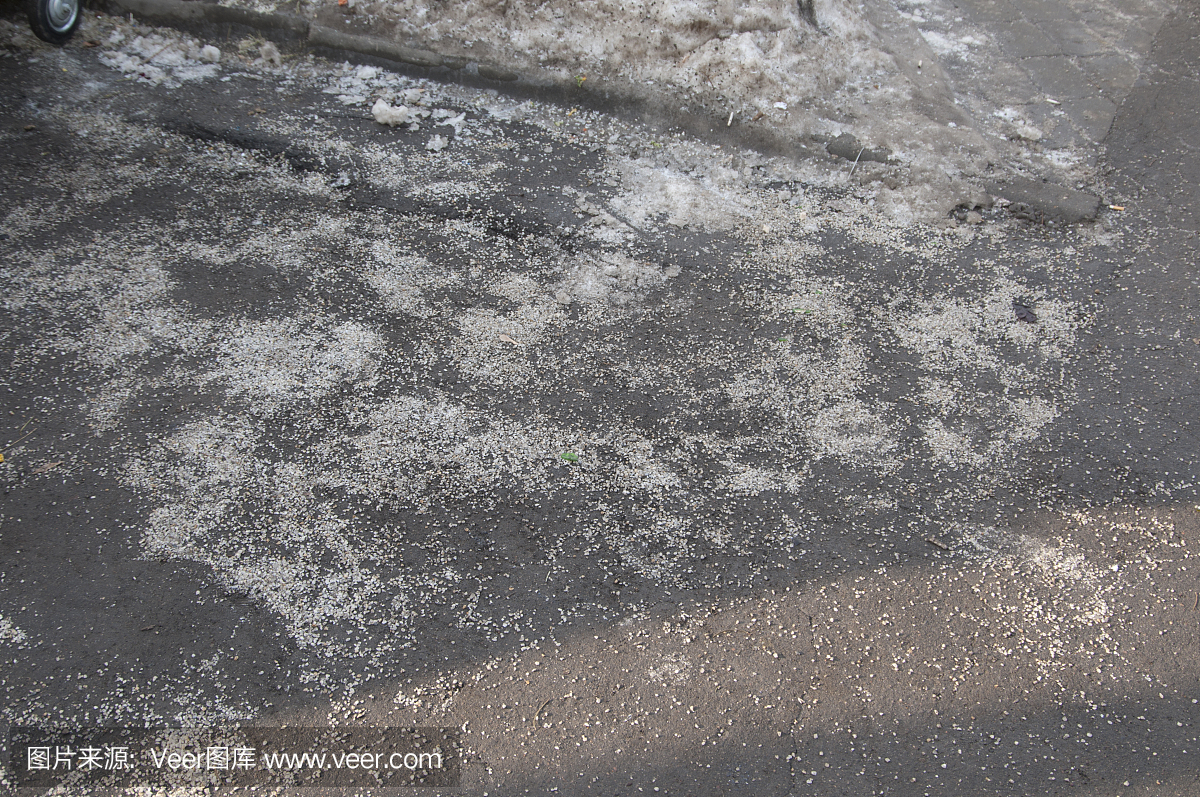 沥青路面的除冰剂